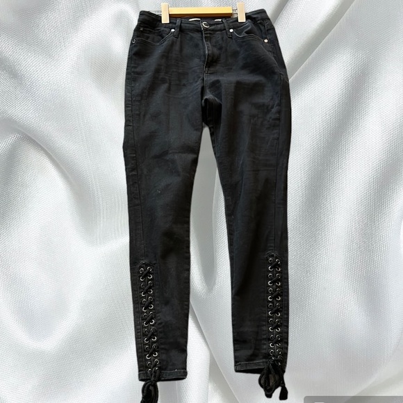 SEVEN 7 black jeans with cute lace up detail at bottom of legs size 8 - Picture 1 of 14